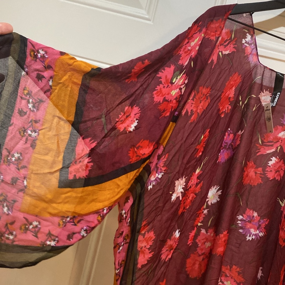New Express Floral Kimono shawl cover up with arm holes - Picture 2 of 8